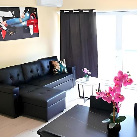 Apartment In Downtown At The Beach 나사우 외부 사진