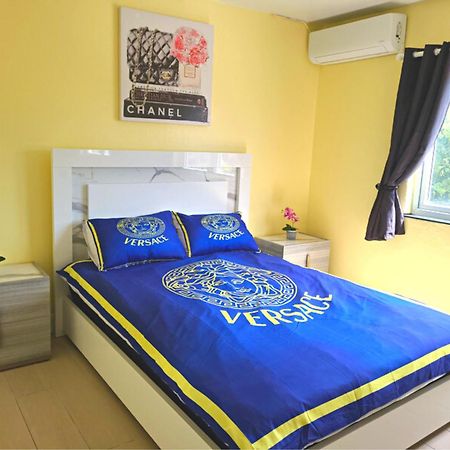 Apartment In Downtown At The Beach 나사우 외부 사진