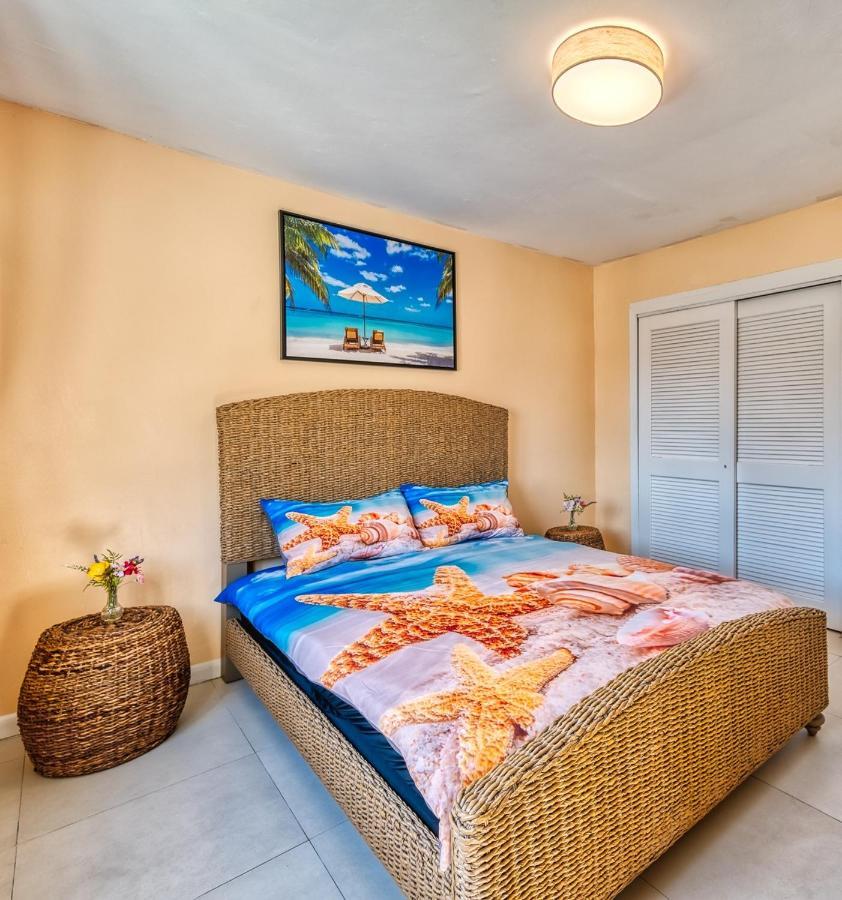 Apartment In Downtown At The Beach 나사우 외부 사진