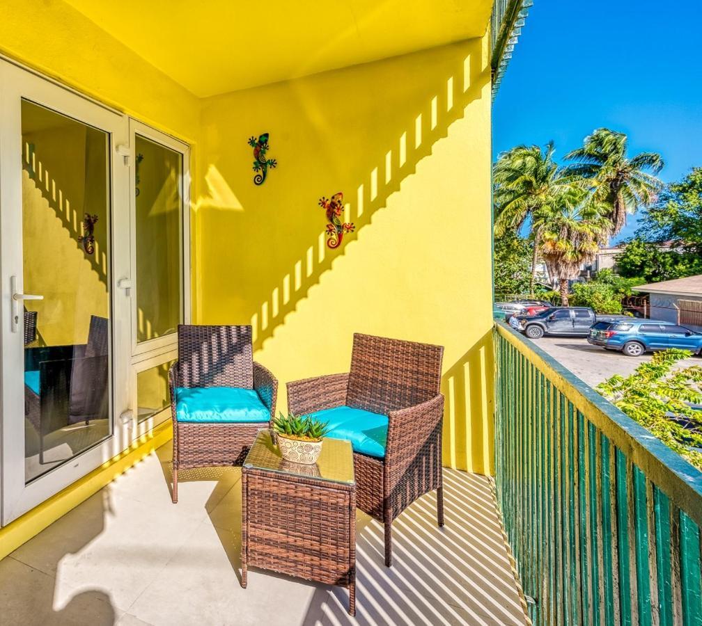 Apartment In Downtown At The Beach 나사우 외부 사진