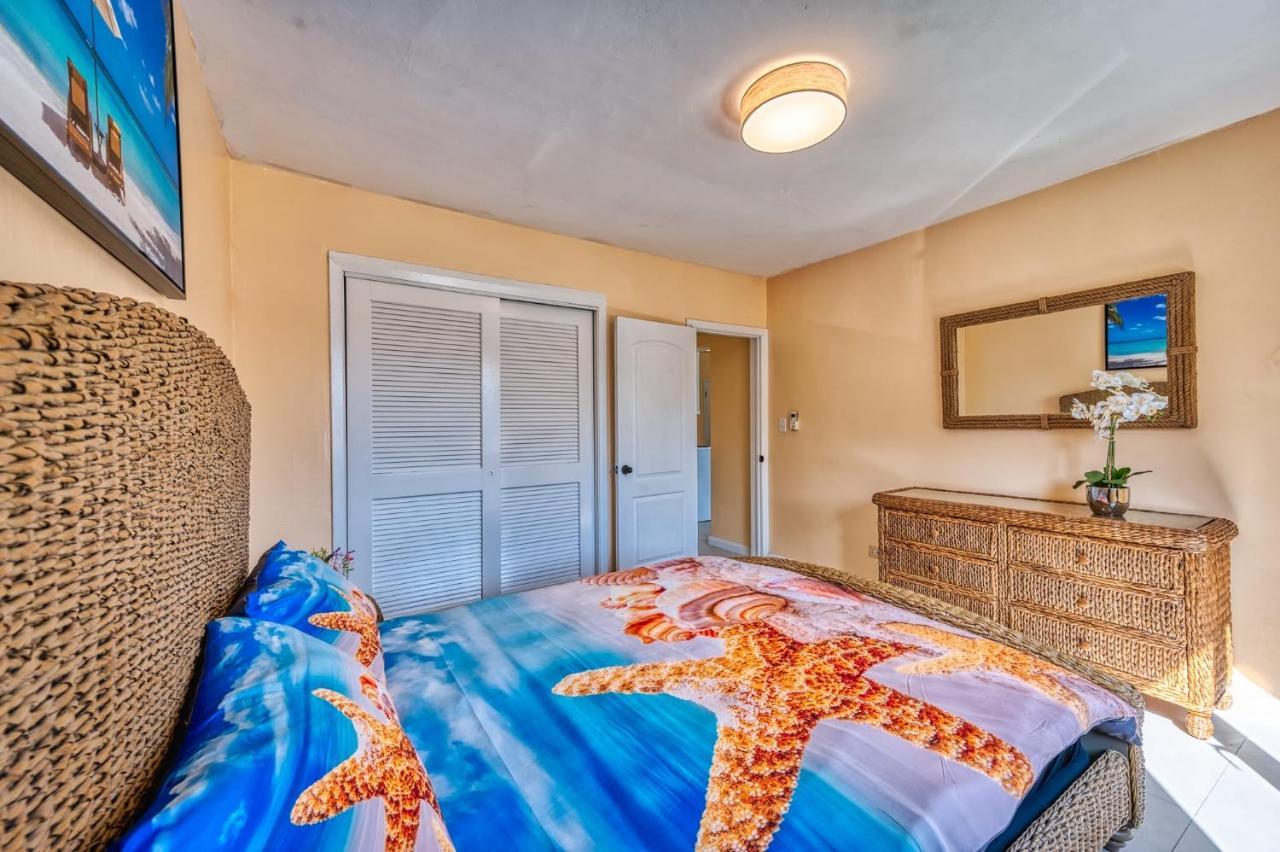 Apartment In Downtown At The Beach 나사우 외부 사진