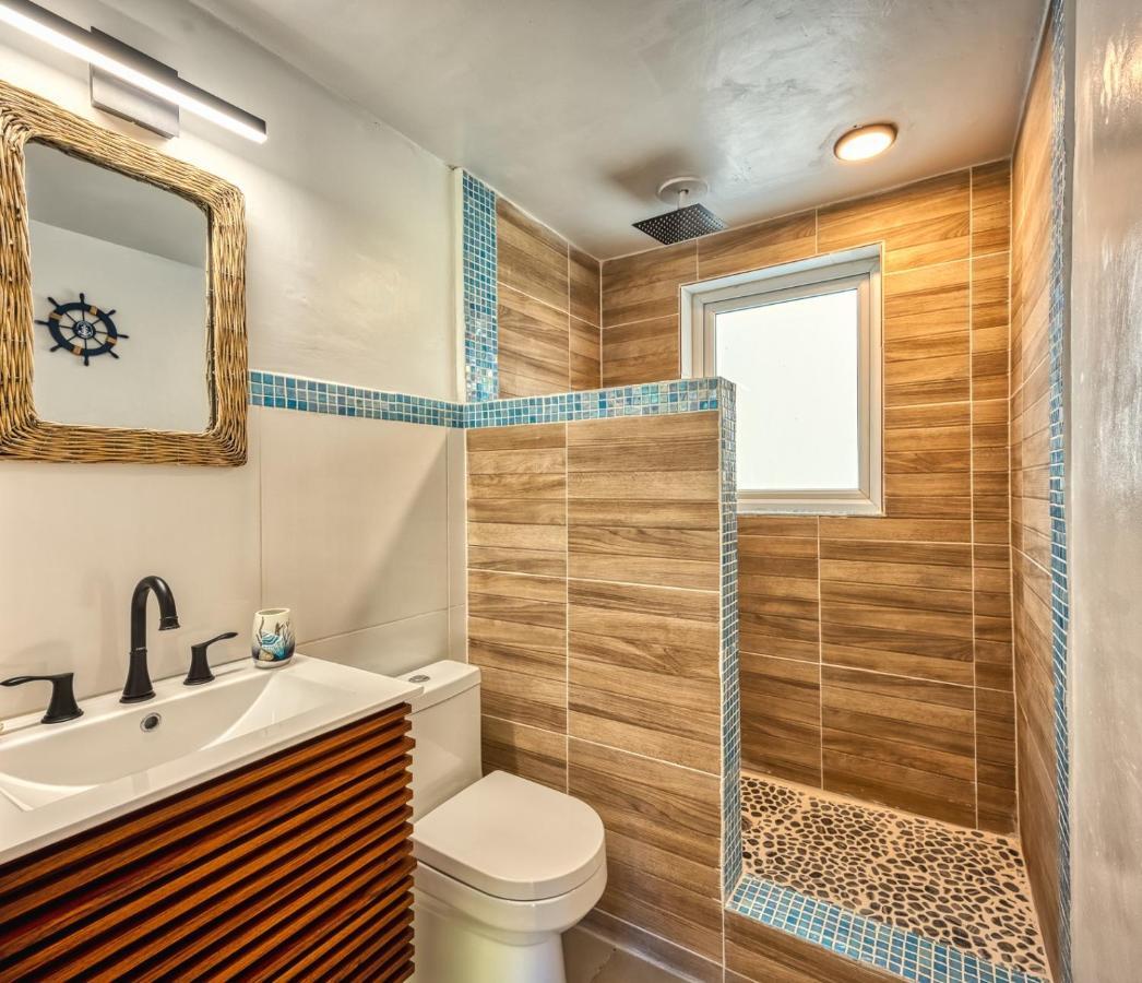 Apartment In Downtown At The Beach 나사우 외부 사진