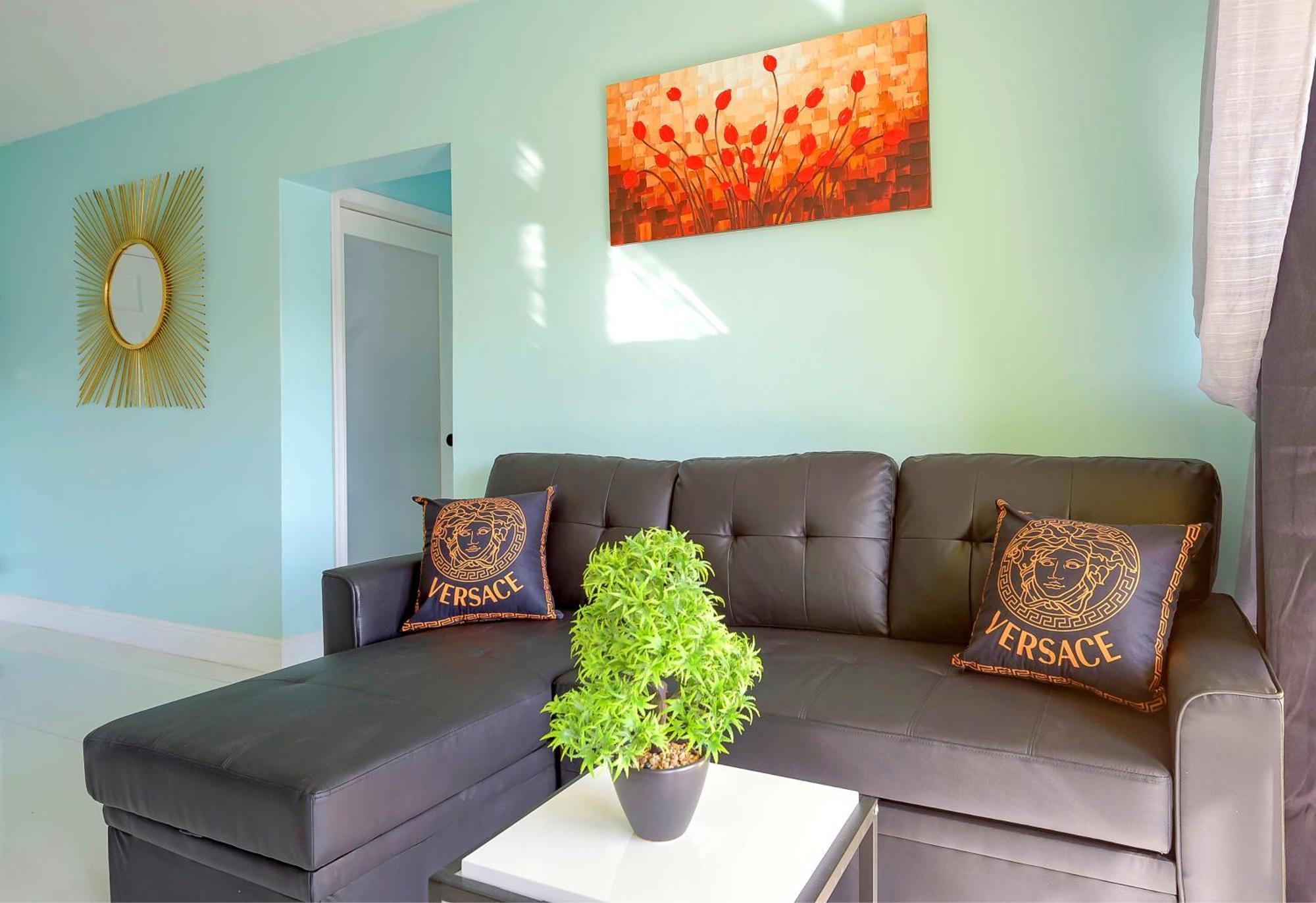 Apartment In Downtown At The Beach 나사우 외부 사진