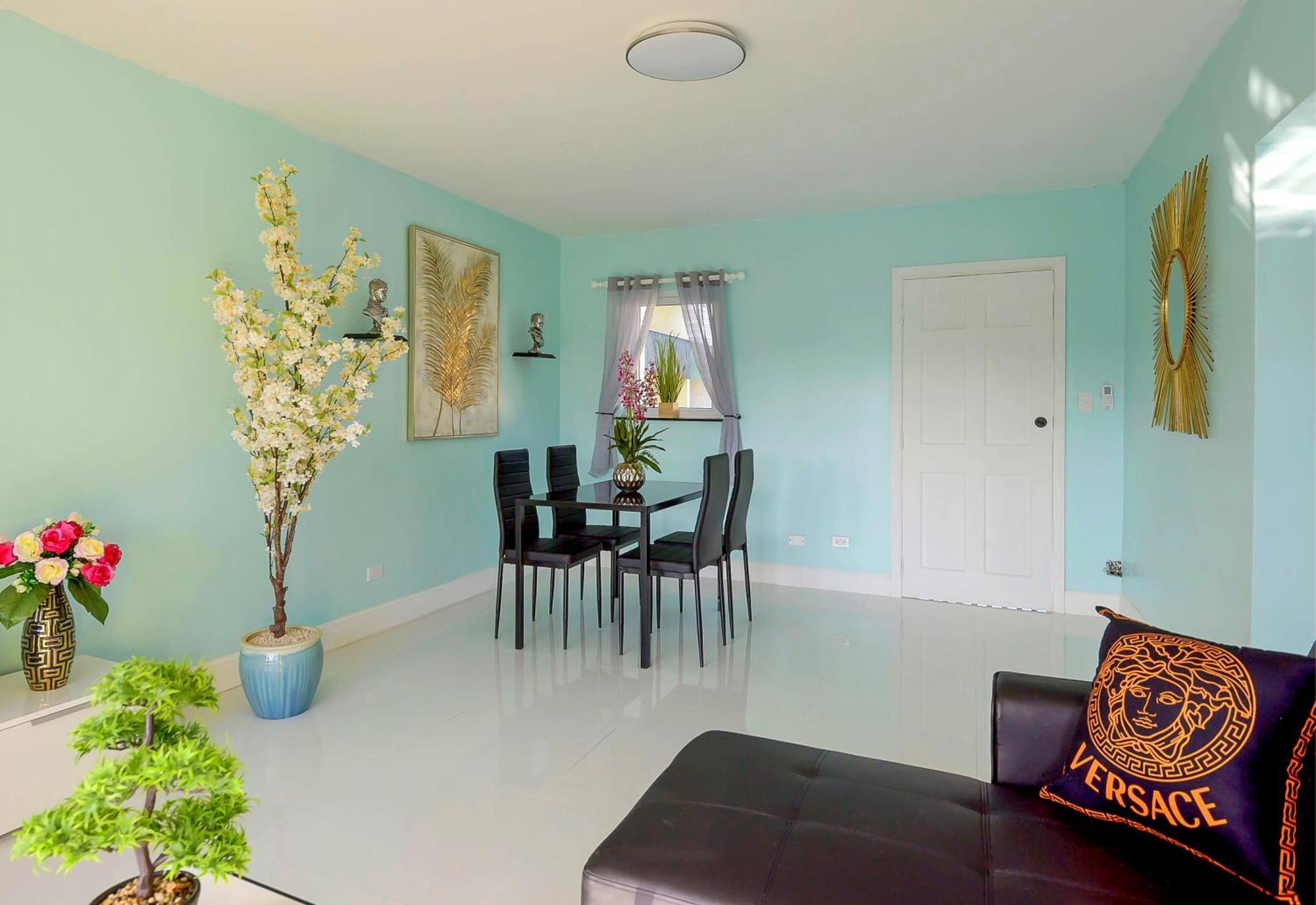 Apartment In Downtown At The Beach 나사우 외부 사진