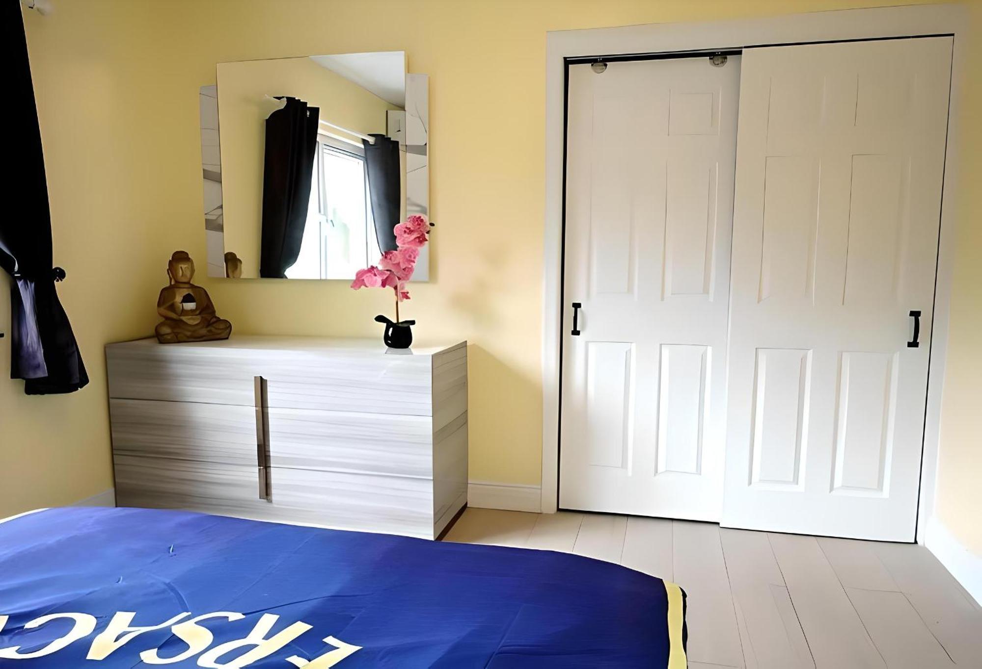 Apartment In Downtown At The Beach 나사우 외부 사진