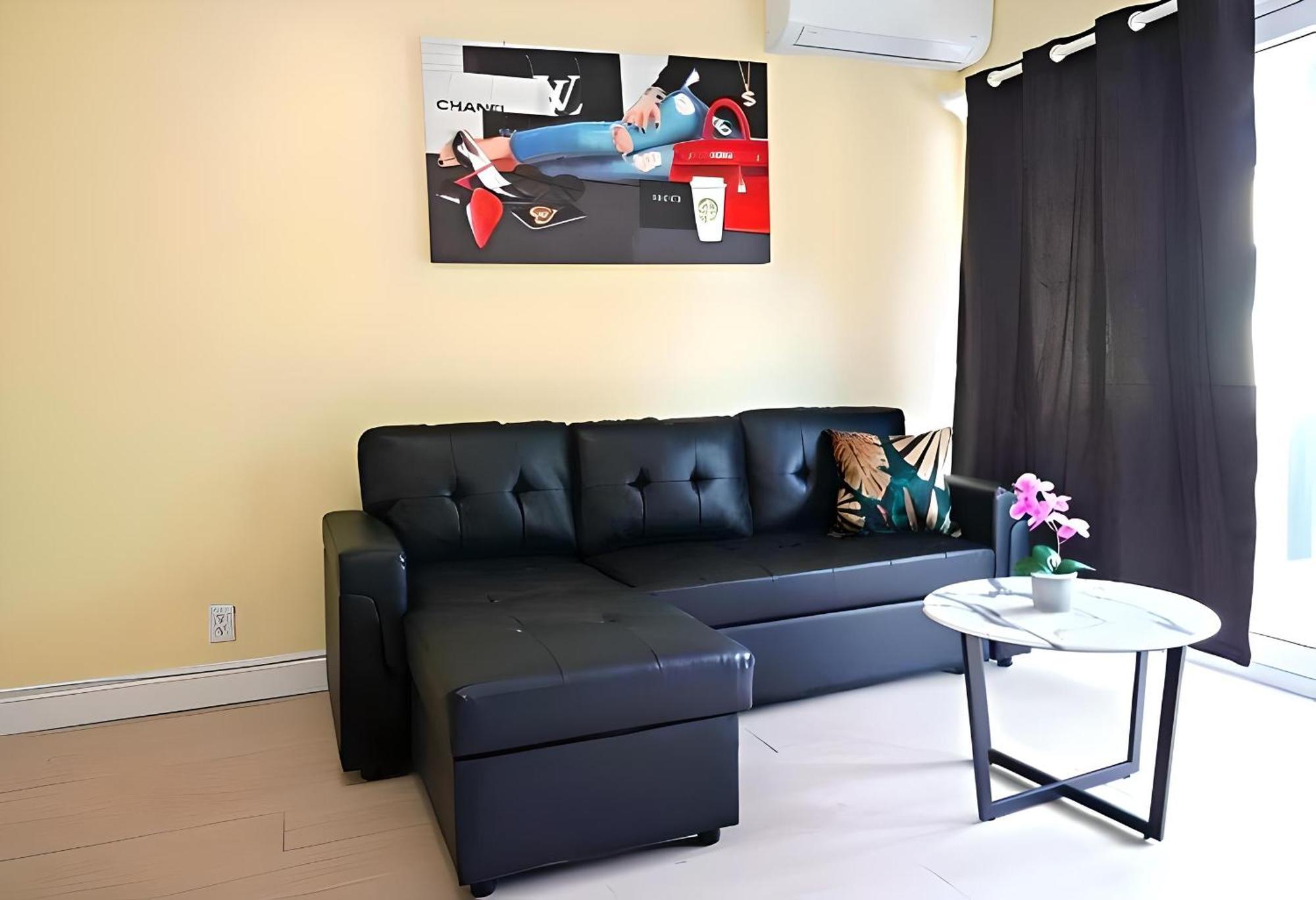 Apartment In Downtown At The Beach 나사우 외부 사진