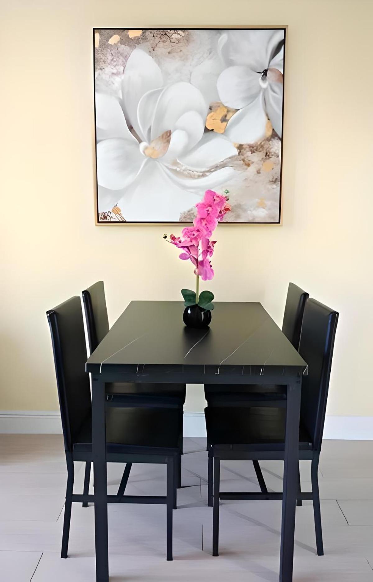 Apartment In Downtown At The Beach 나사우 외부 사진