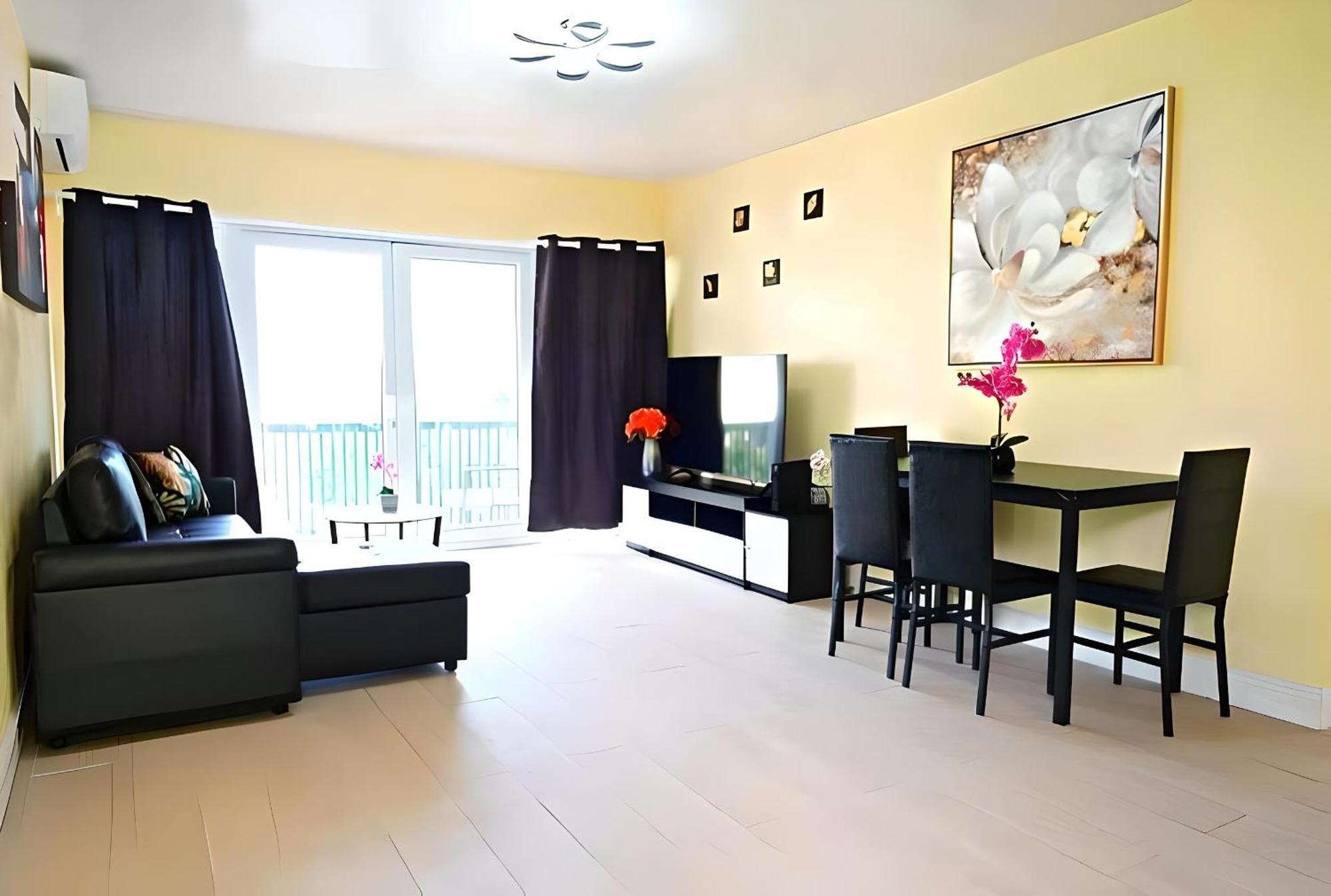 Apartment In Downtown At The Beach 나사우 외부 사진